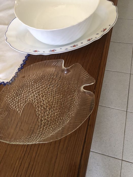Travessas e saladeiras em vidro e loiça pirex