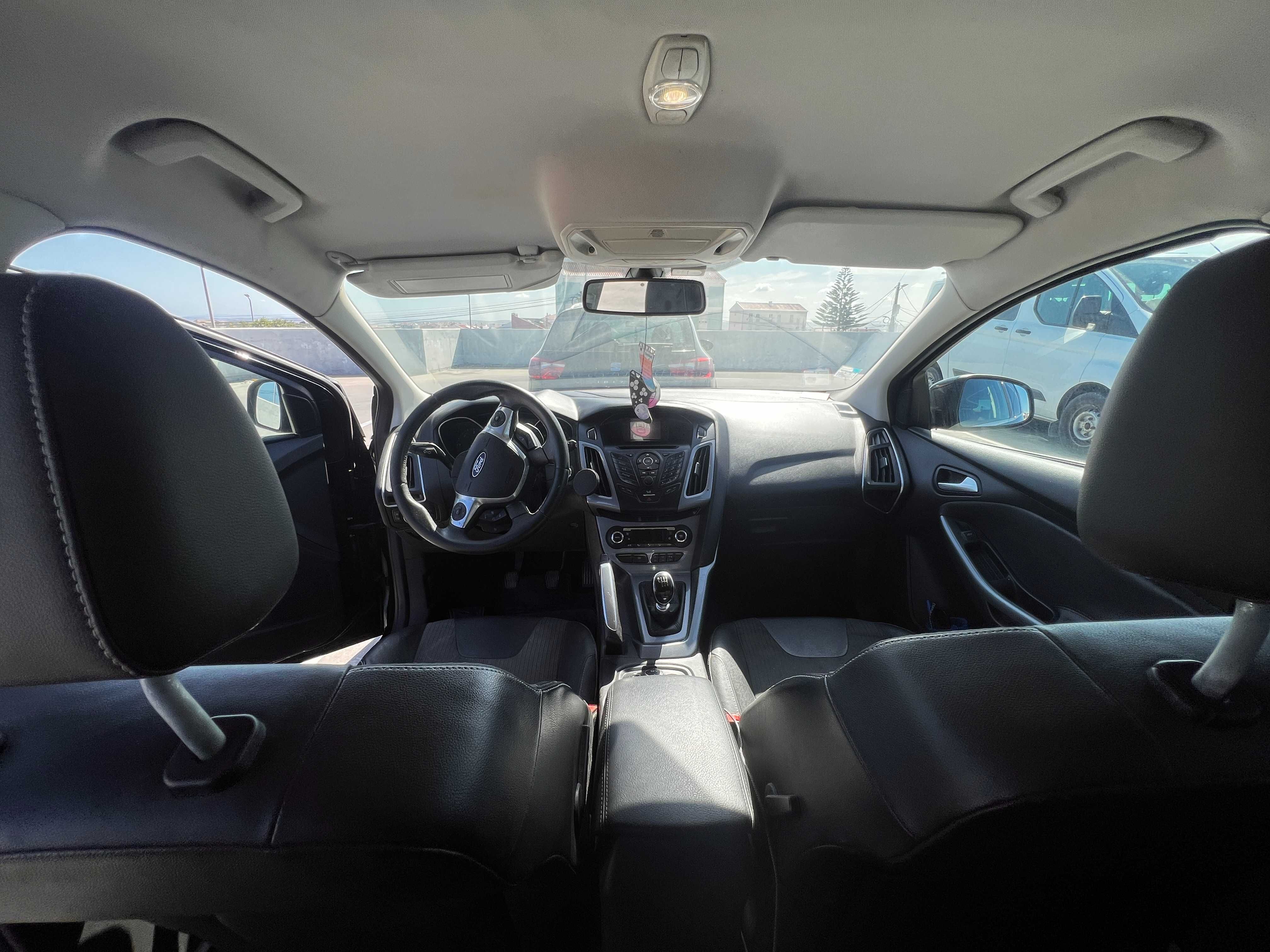 Ford Focus SW 1.6 Titanium 2011 – Full extras, económico e espaçoso