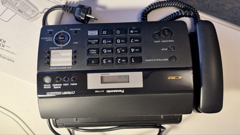 Telefaks z cyfrowym automatem zgłoszeniowym Panasonic Model KX-FT986PD