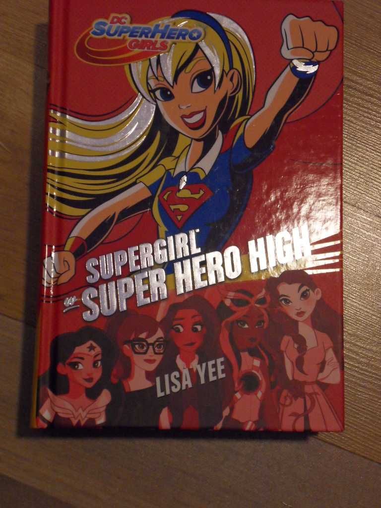 Supergirl w Super Hero High. Książka dla dziewczynek