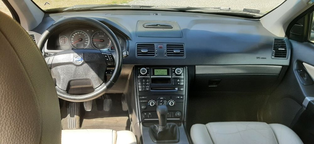 Volvo   XC90  lift   2.4d   185k   Manual  4x4