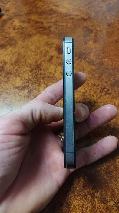 Продам  телефон айфон 4s