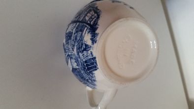 Antiga leiteira porcelana mad englande anos 20,30