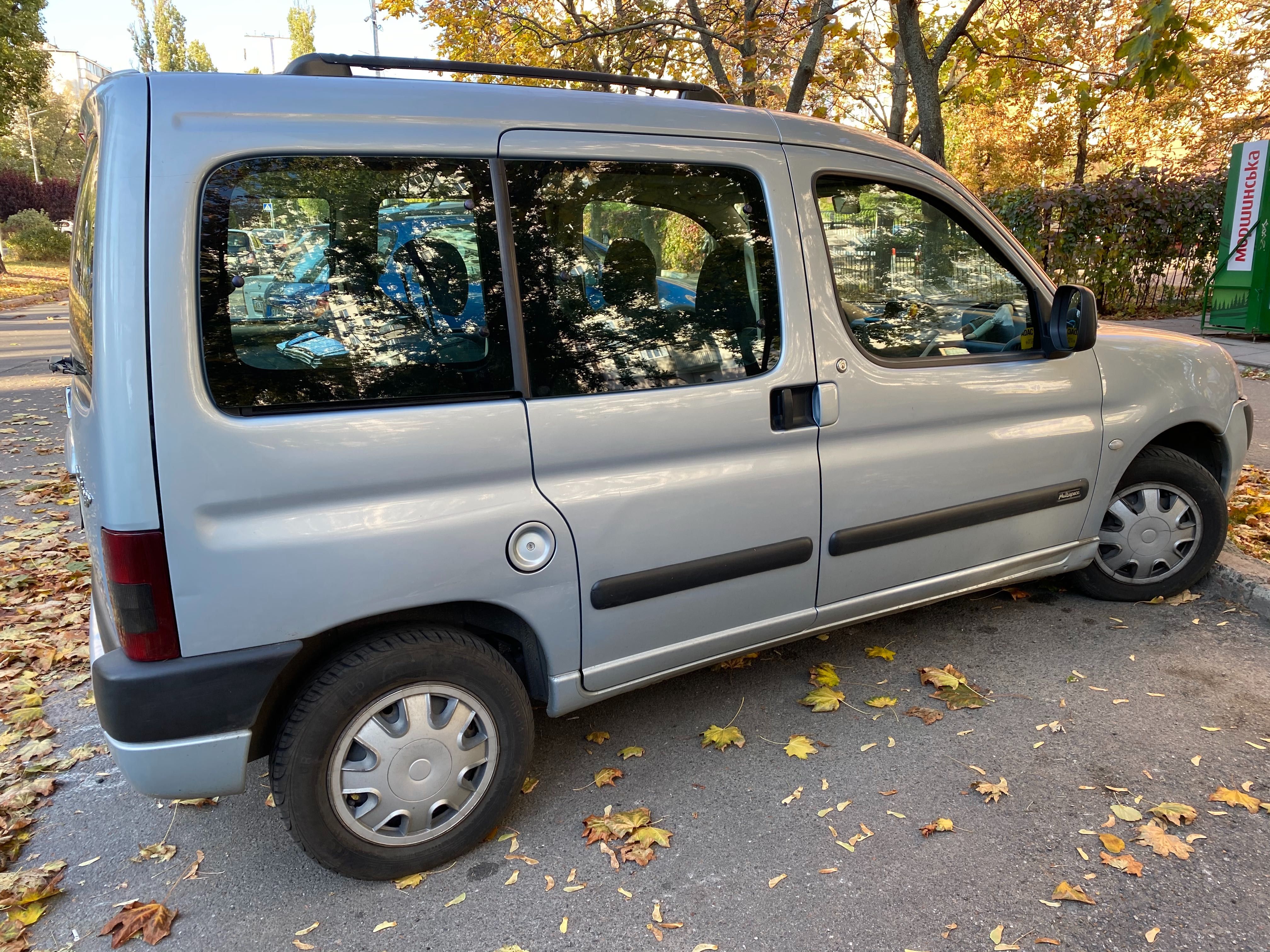 Продаю мультіспейс Citroen Berlingo легковий універсал на мехaніці