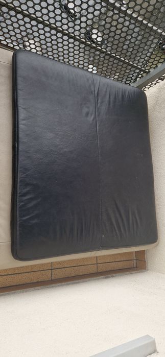 Oddam za darmo pufe 110 na 110 na 40 cm wysokości. Prawdziwa skóra