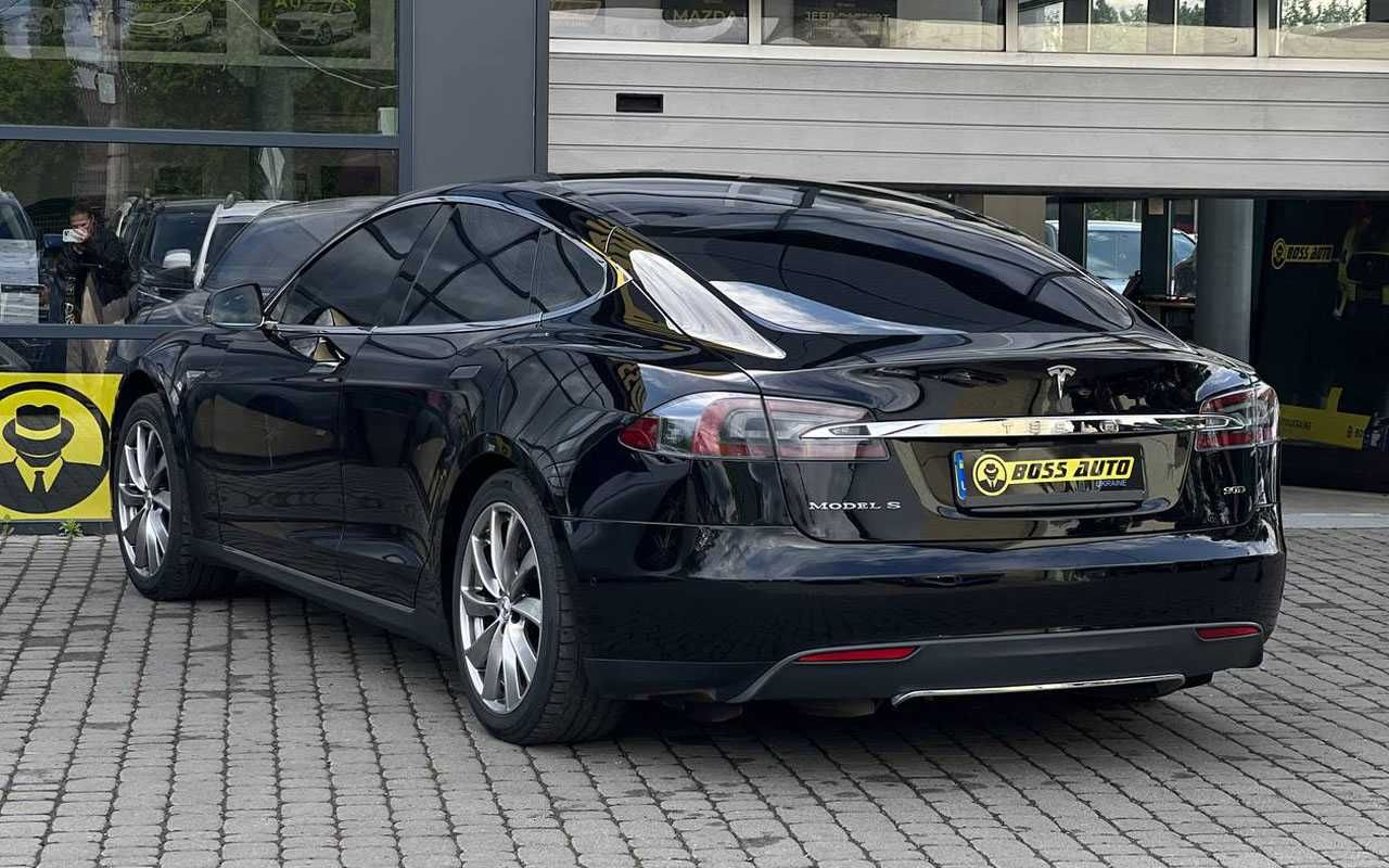 Tesla Model S 2016