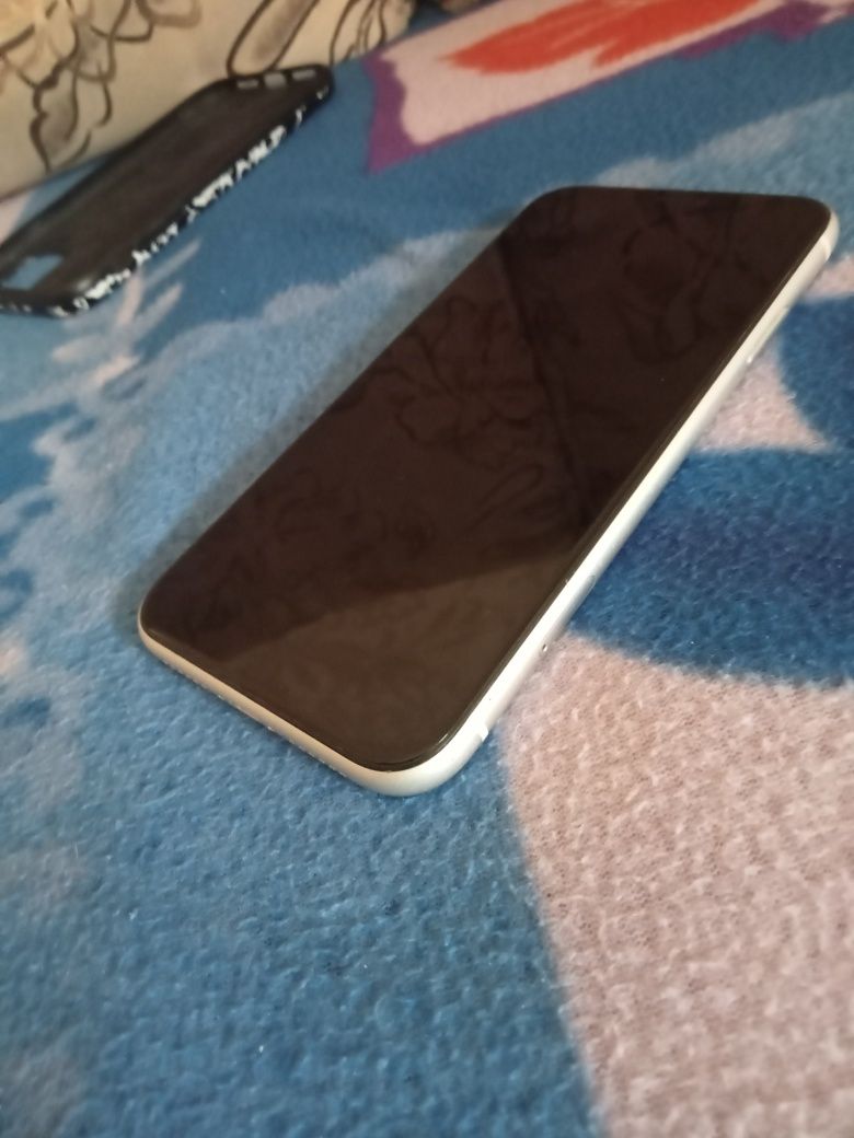 iPhone 11 w idealnym stanie