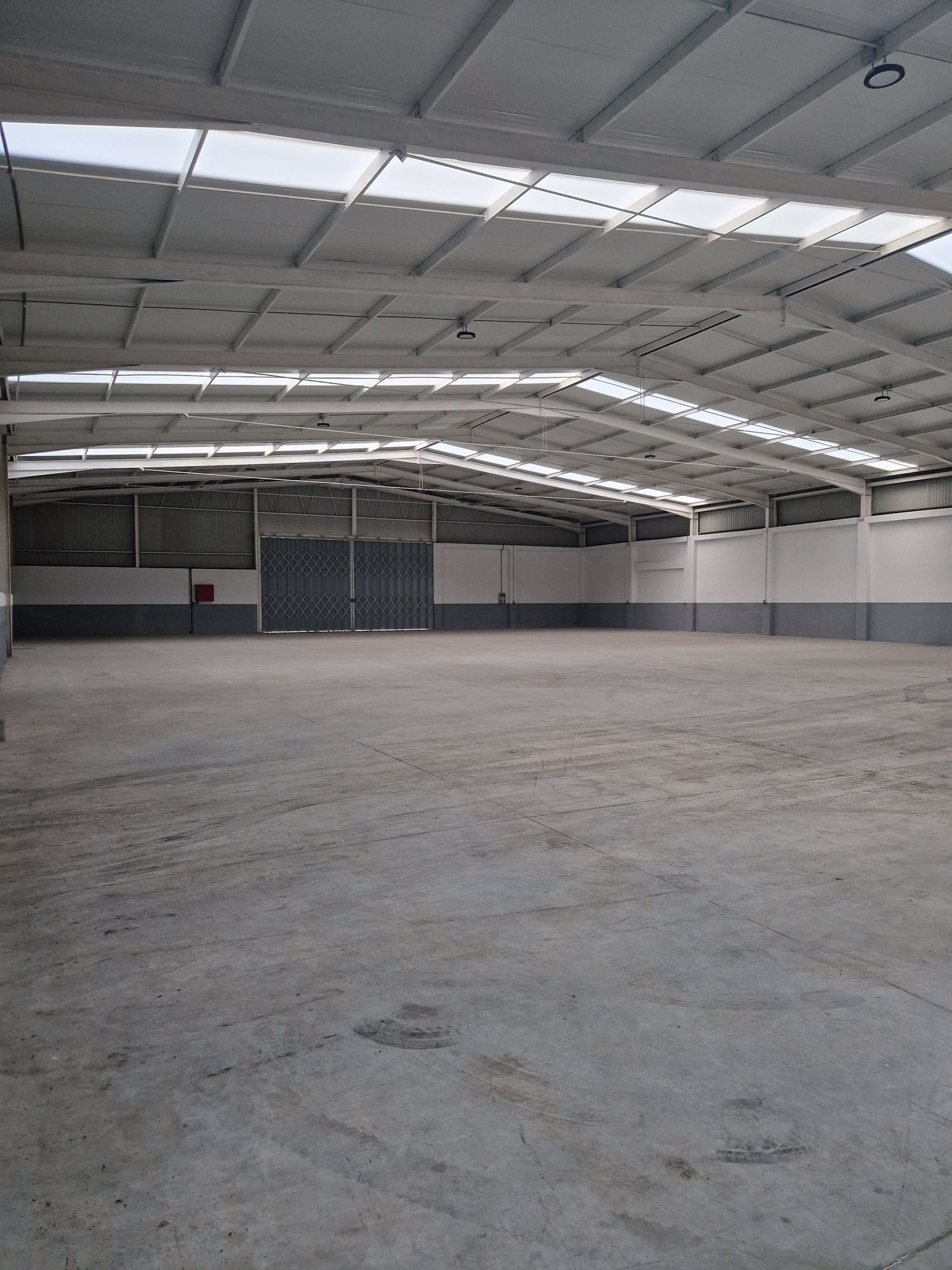 Aluguer pavilhão 1500m2