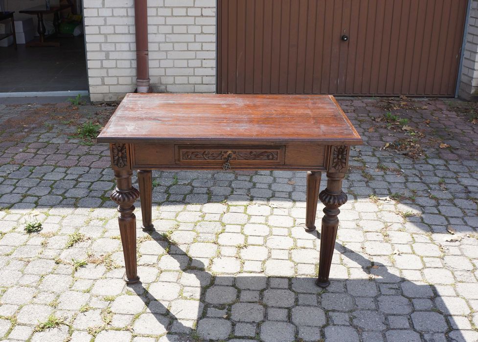 Stół z ozdobną szufladą z początku XX wieku - Vintage