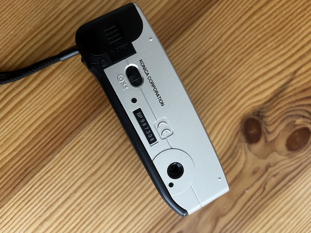 Maquina fotografica Konica pop AF-200