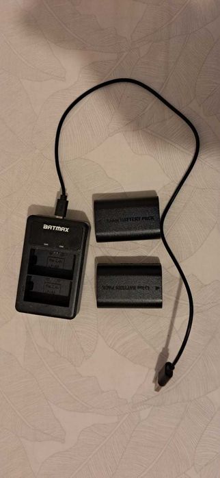 Baterias para câmara Canon / Black Magic com carregador
