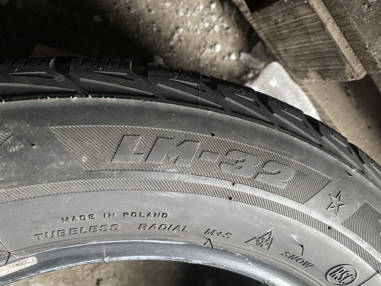 225.55.16 Bridgestone 4шт зима БУ склад шины резина из Европы 55 RFT