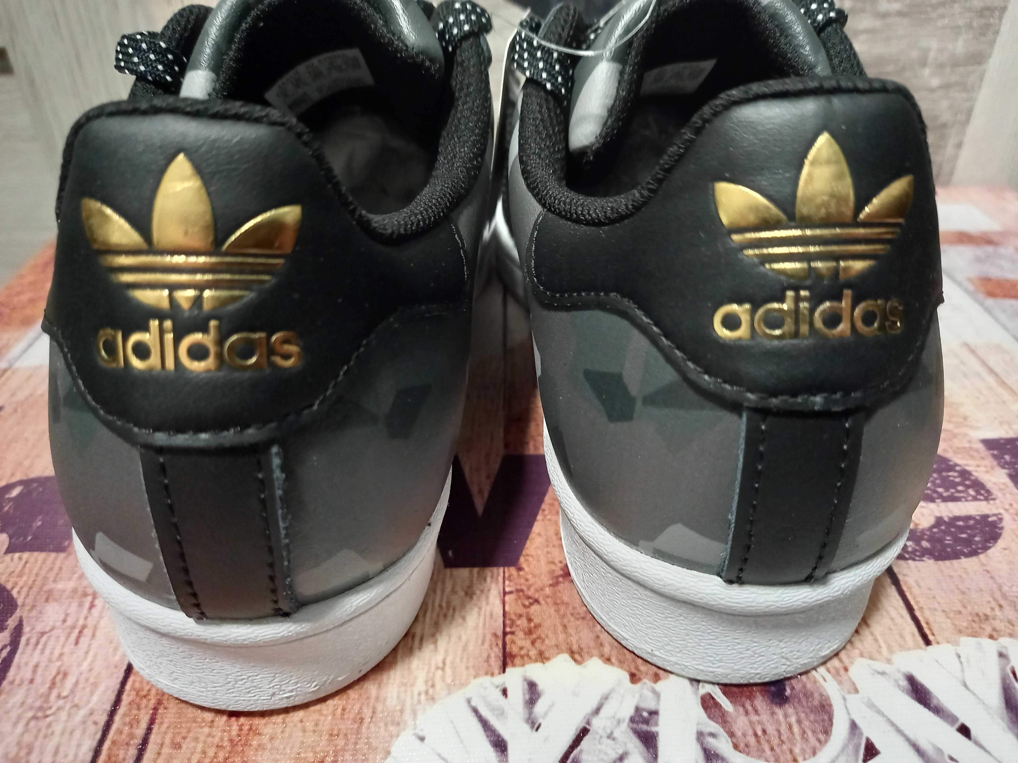 Adidas Superstar z limitowanej edycji.