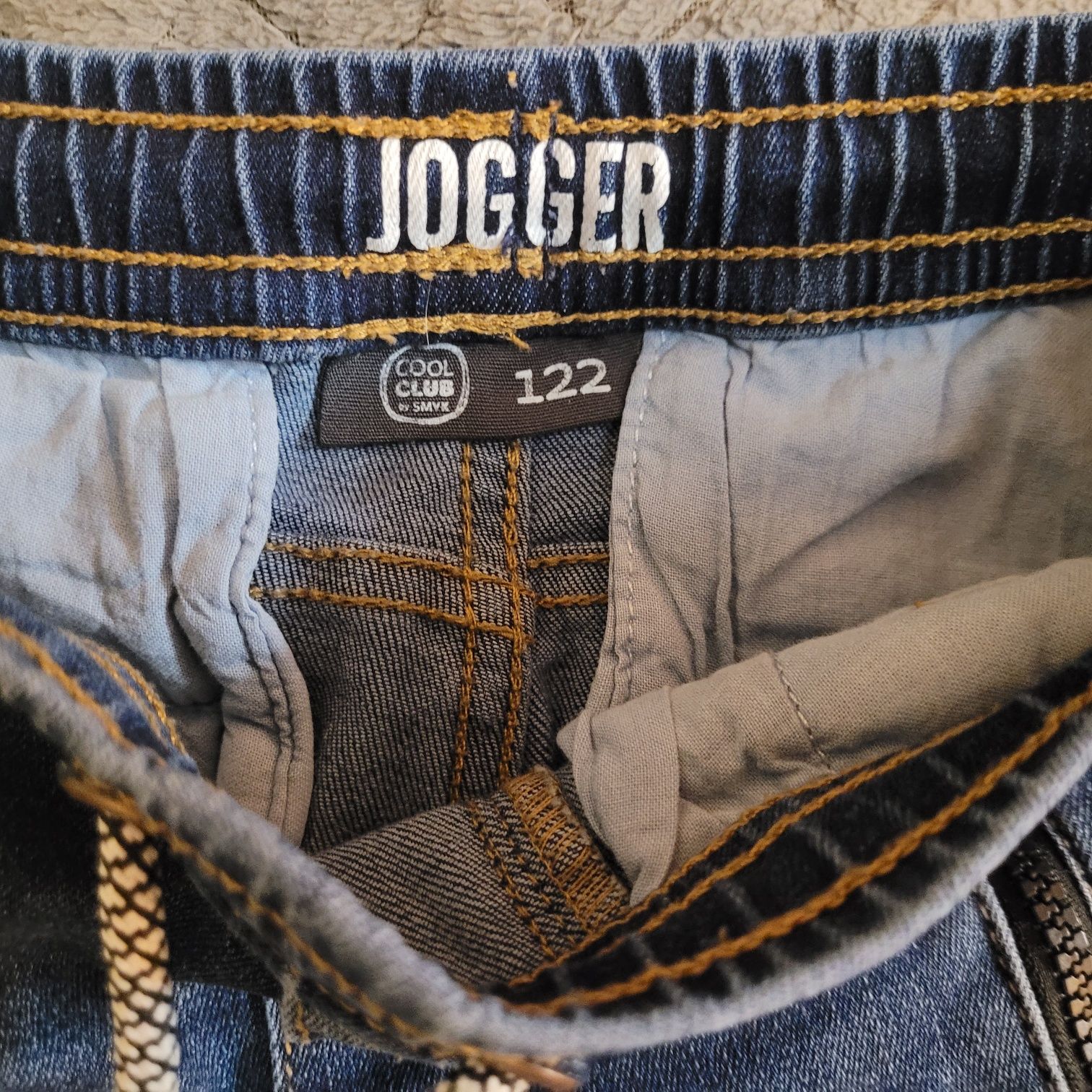 Spodnie chłopięce 122 jeansy joggery