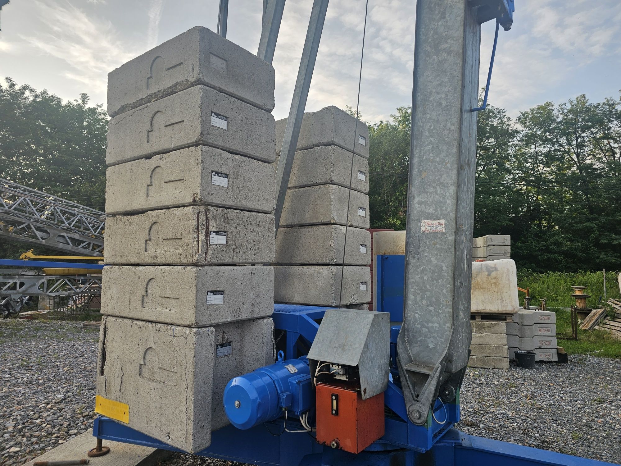 Żuraw szybkomontujacy 24 m 1500 kg UDT