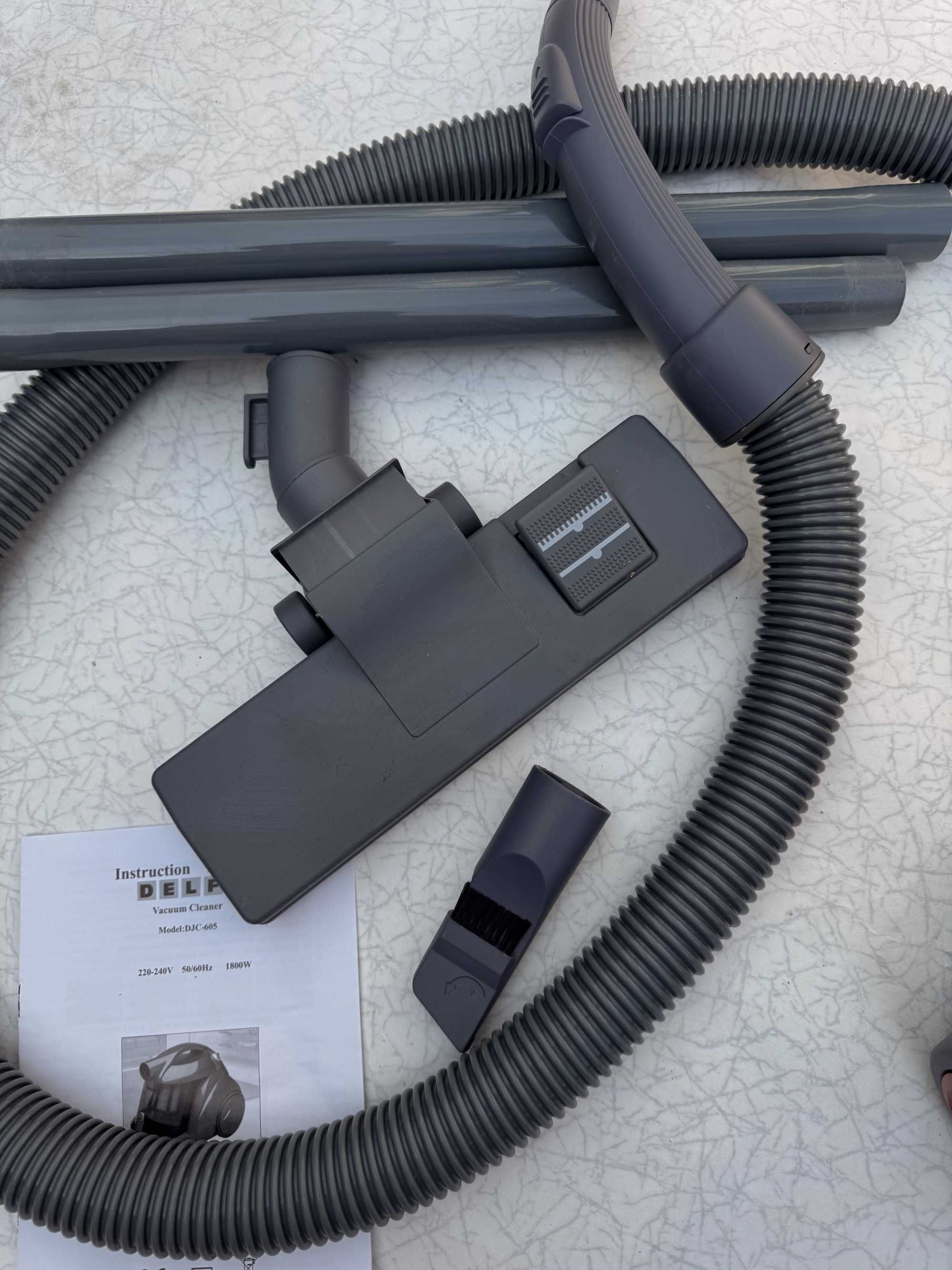 Компактний пилосос контейнерний DELFA DJC-605