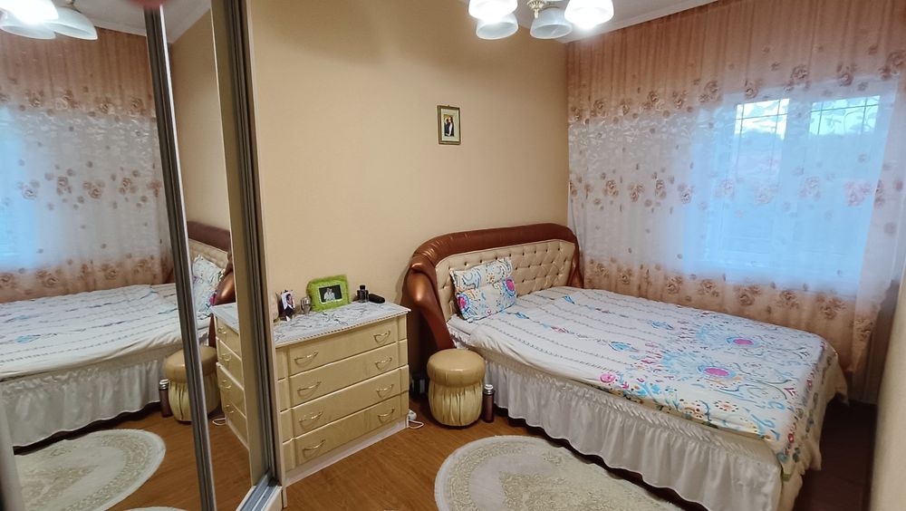 Оренда будинку з басейном на Роші