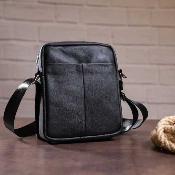 Мужская кожаная сумка мессенджер. Цвет: черный