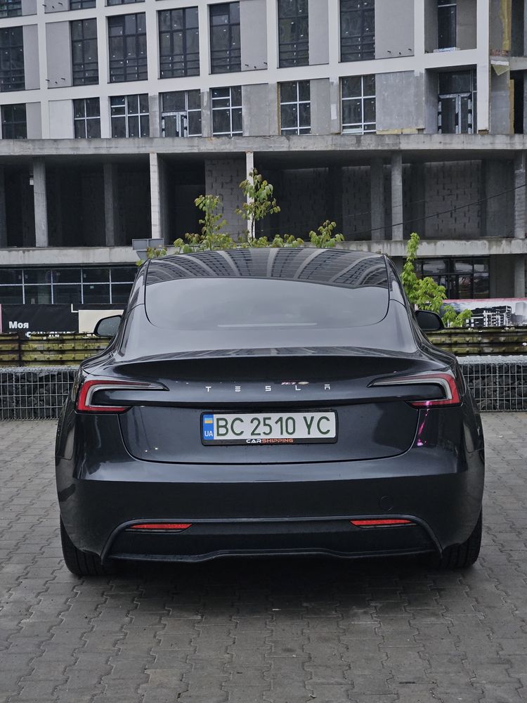 Tesla Model 3 2024