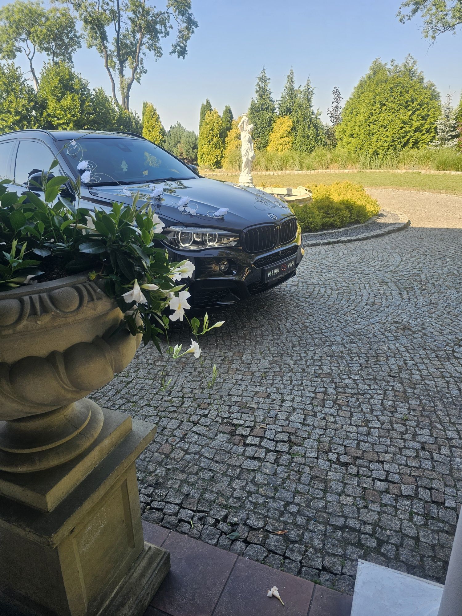 BMW X5 X6 do Ślubu - BUS 8 osobowy - Makijaż weselny