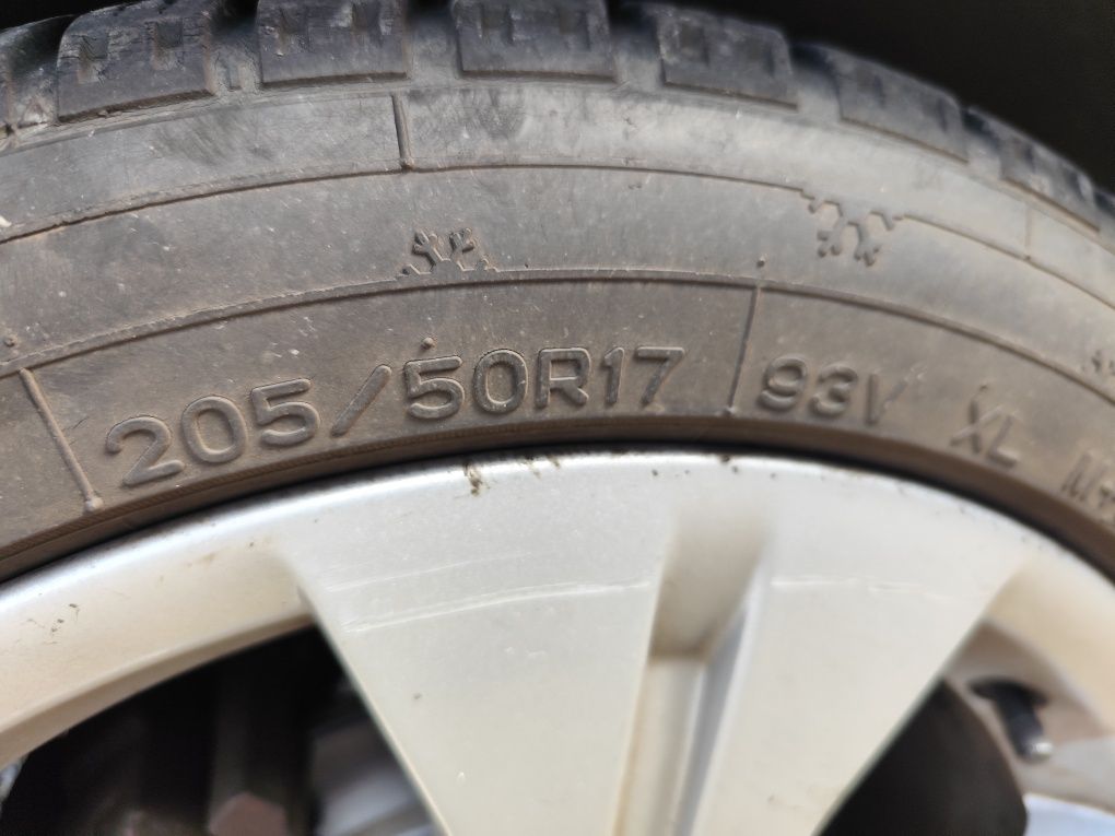 Sprzedam opony zimowe 205/50 R17