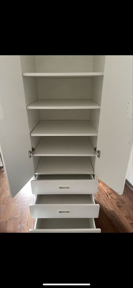 Biała szafa ikea