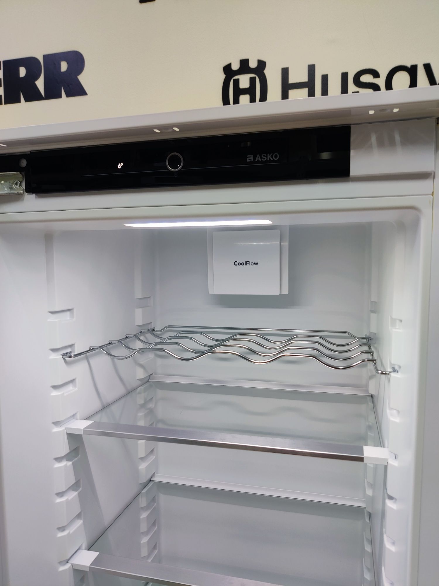 Суцільний вбудований холодильник ASKO™ R31831I SWEDEN. Без морозилки.