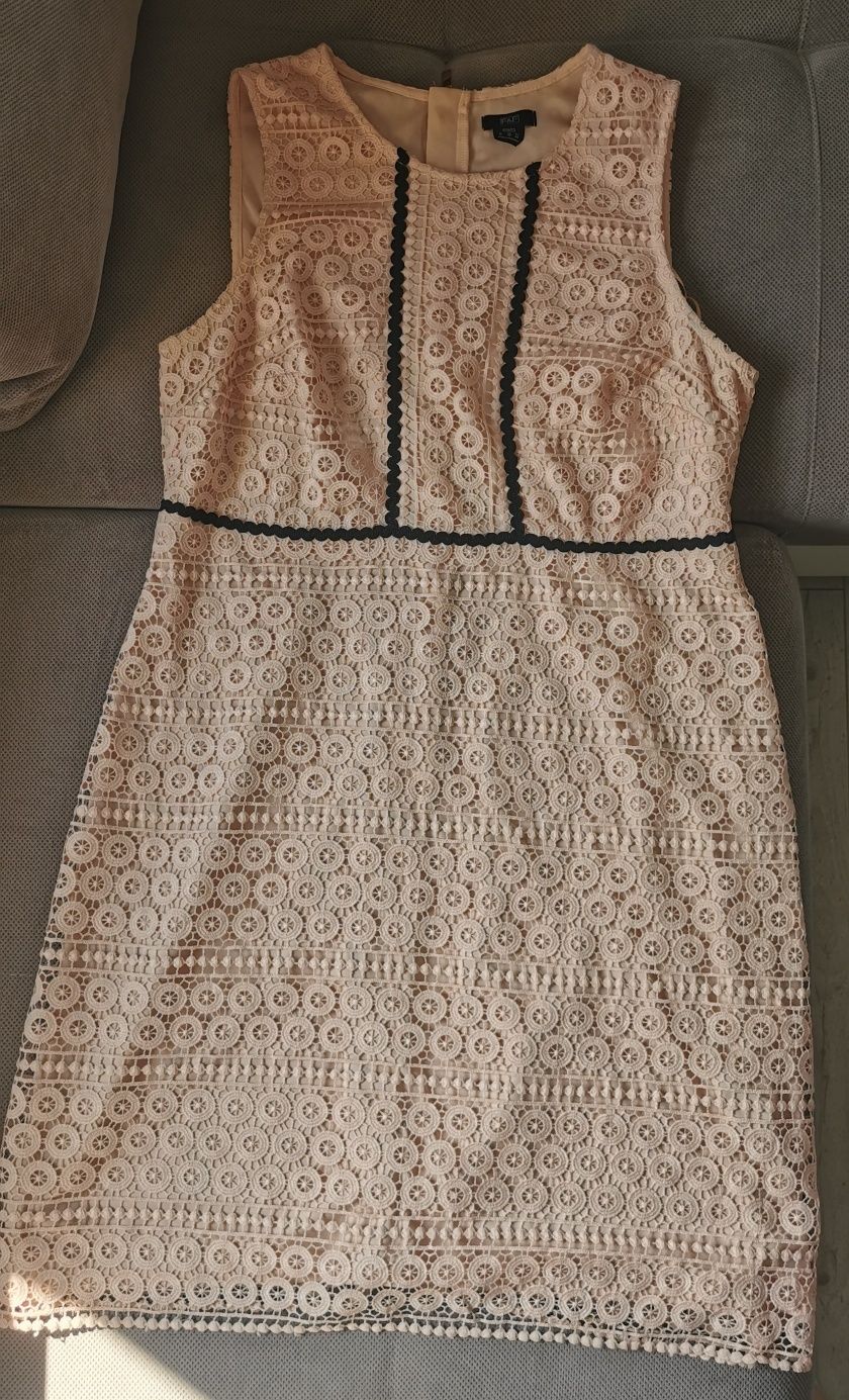 Sukienka firmy F&F rozmiar 44 pastelowa brzoskwinia. Śliczna!