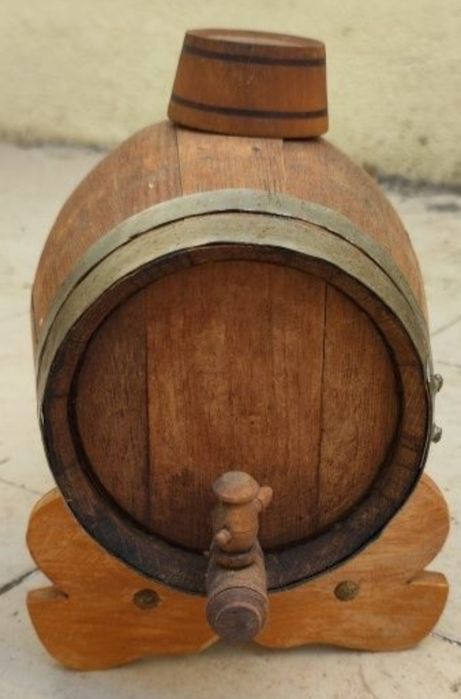 Pipa artesanal de madeira completa.