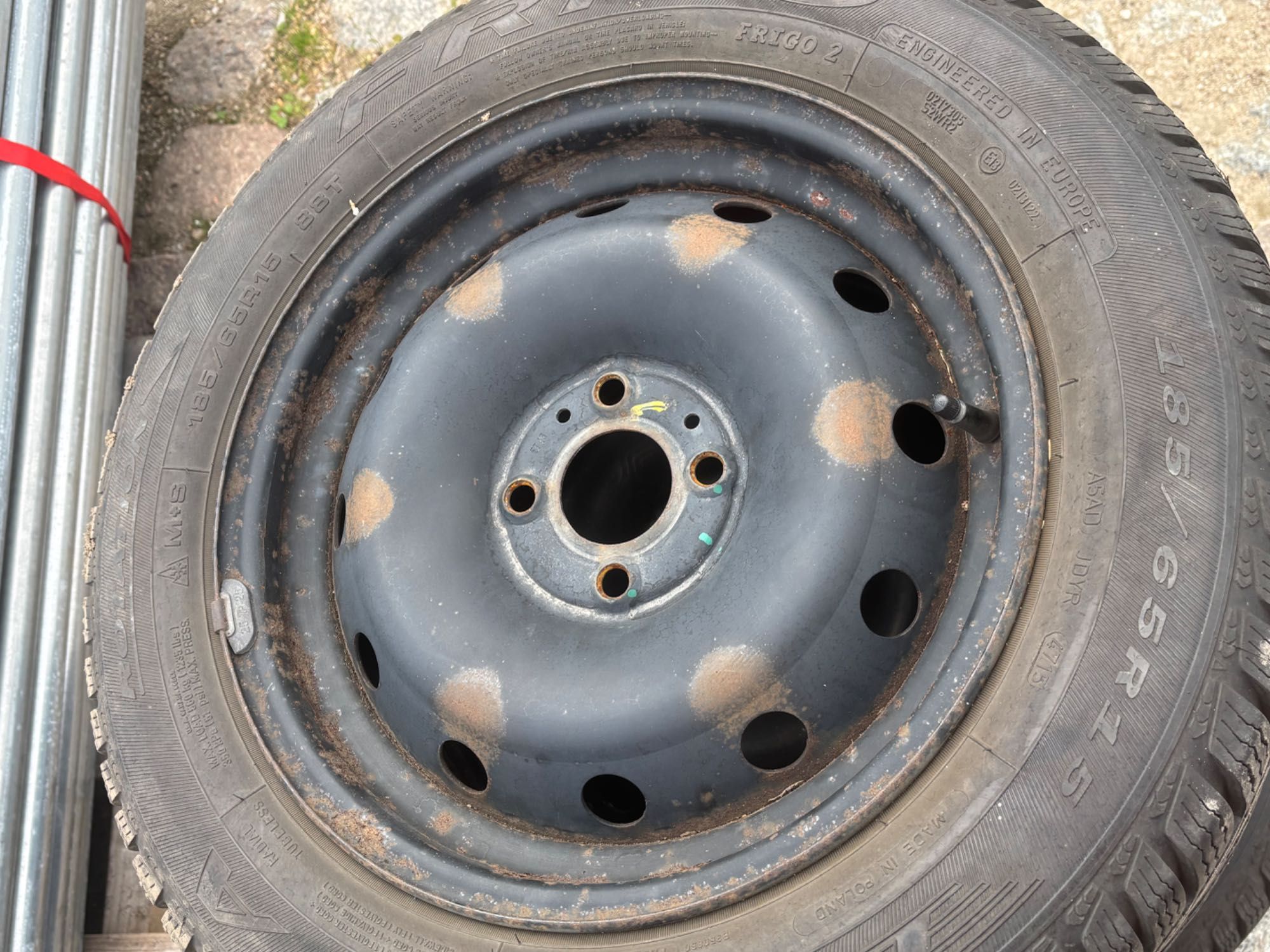 Koła 15 cali 4x100 z oponami zimowymi  185/65r15 w bdb stanie