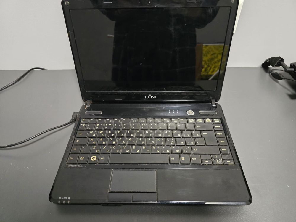 Ноутбук Fujitsu-Siemens LifeBook SH531/GFX i3/8gb ОЗУ/geforce 410m