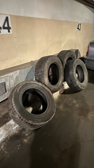 Продам зимнюю резину с крузака