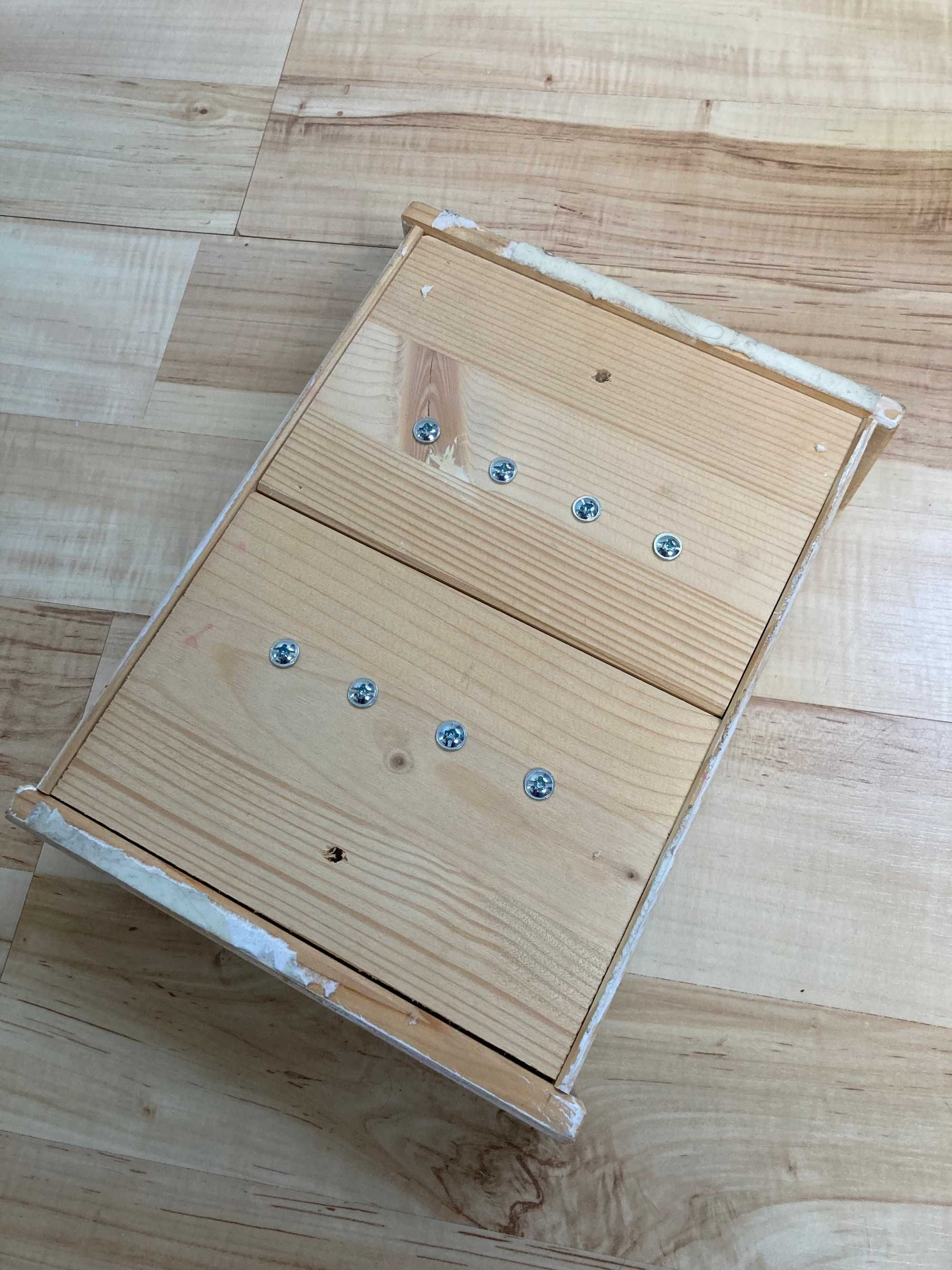 Designerska szafka na klucze drewniana