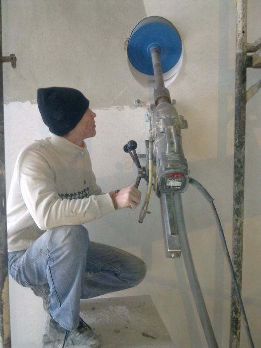 Алмазное сверление, бурение отверстий, резка проёмов, демонтаж бетона,