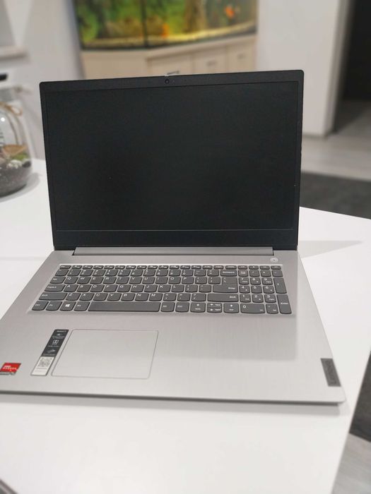 Sprzedam laptop LENOVO model 81W2