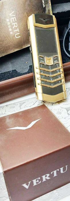 VERTU Signature  Yellow Gold телефон + оригінальна коробка