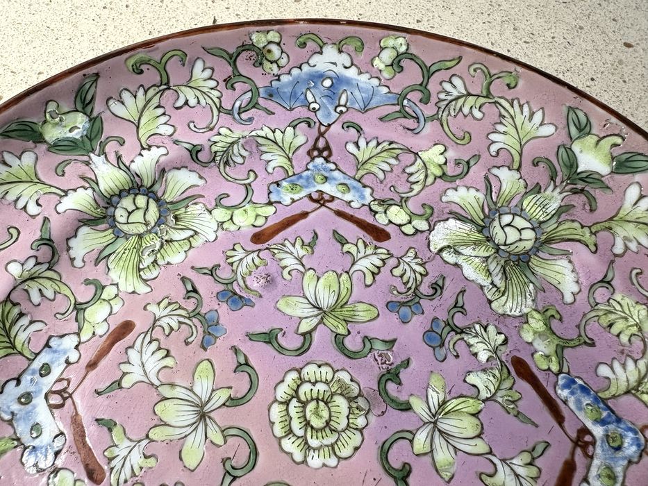 Muito raro antigo prato asiático Familia Rosa com lotus e morcegos