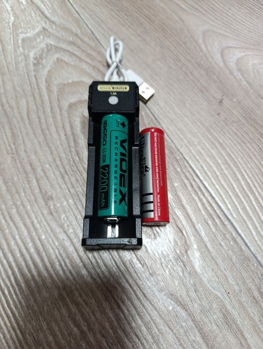 Зарядний пристрій+ 2АКБ 18650