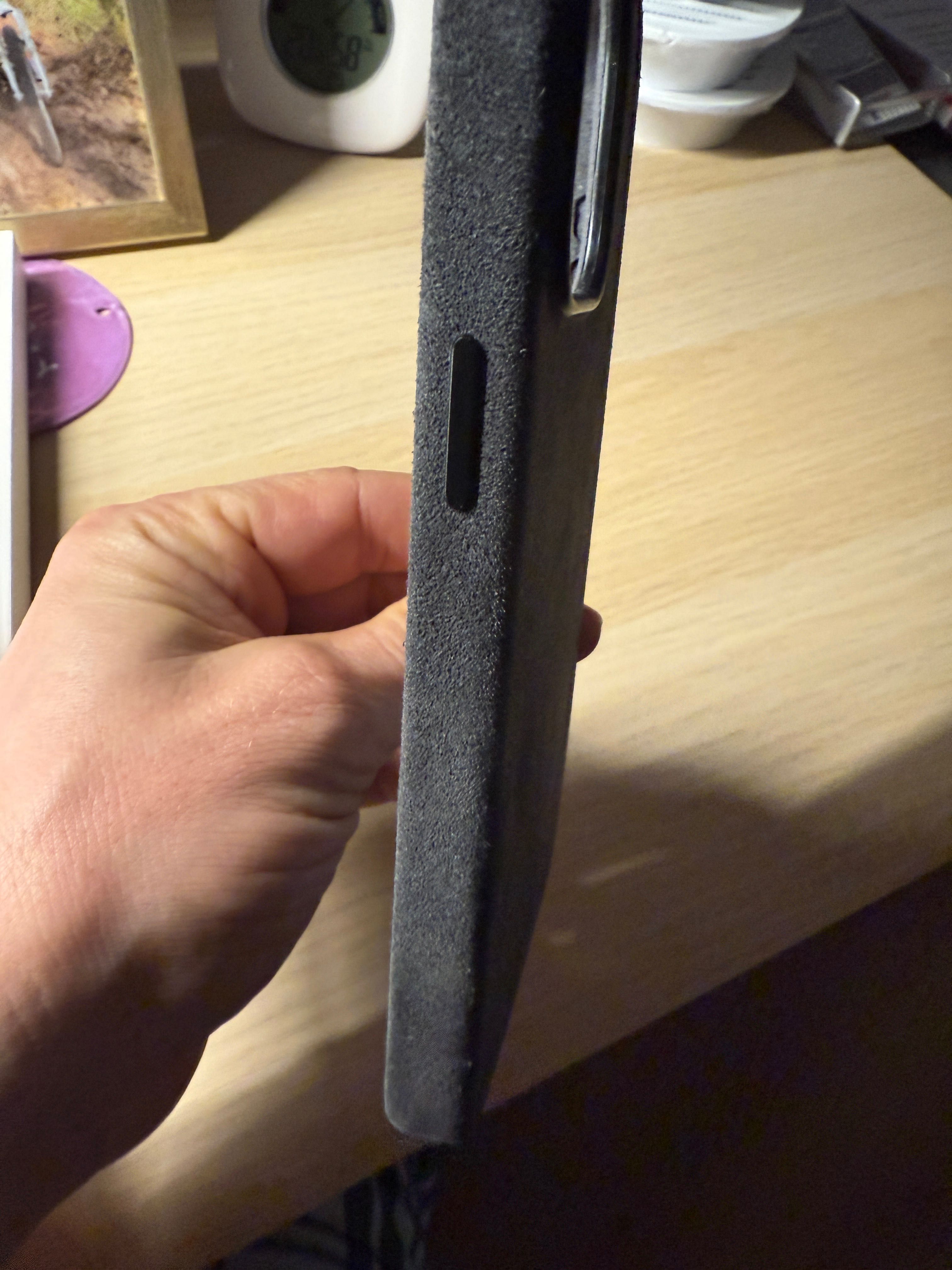 Iphone 15 pro max etui z alcantary