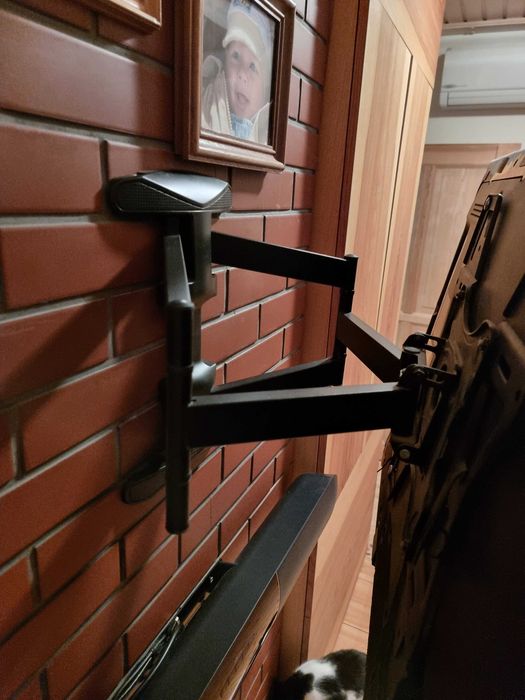 TV ramię Suboofer Boston AWS250 i Arcam Solo Bar Plus