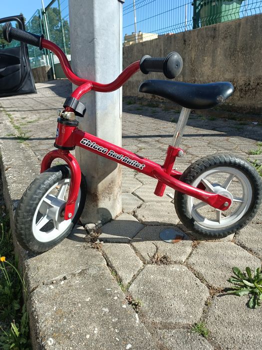 Bicicleta vermelha Chicco sem pedais