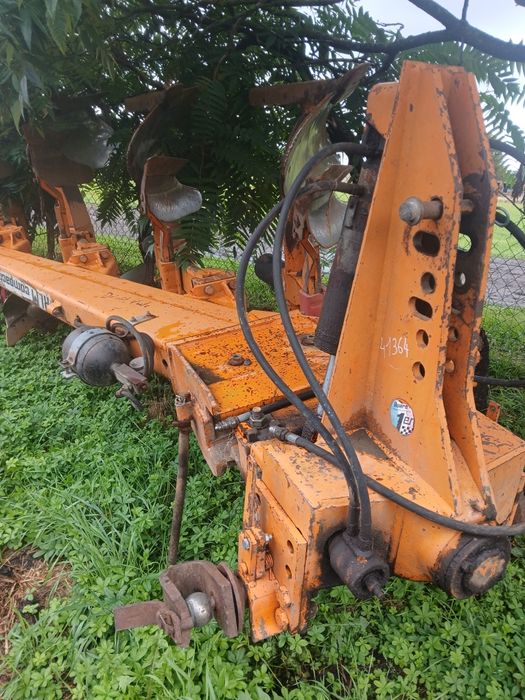 Sprzedam pług , kuhn hard 5 skibowy obrotowy.