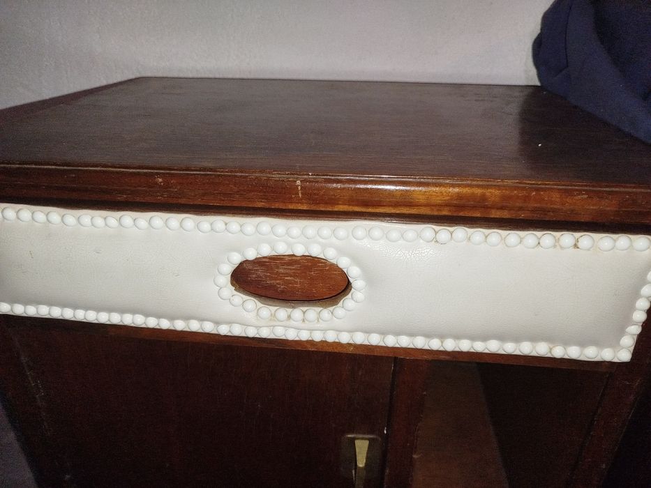 Mesa de cabeceira antiga