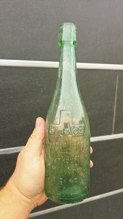 Stara, przedwojenna butelka Sinalco