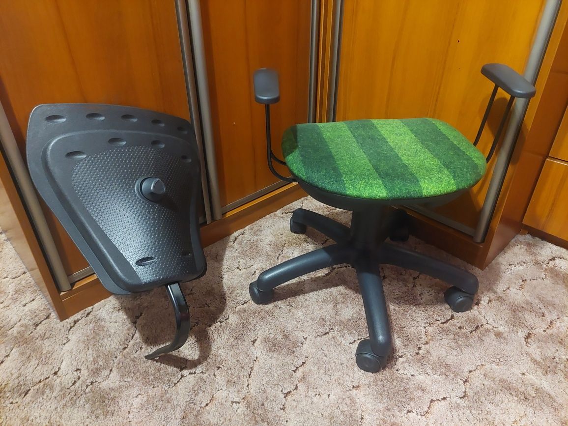 Fotel krzesło dziecięce chłopiece na kółkach do biurka uszkodzone