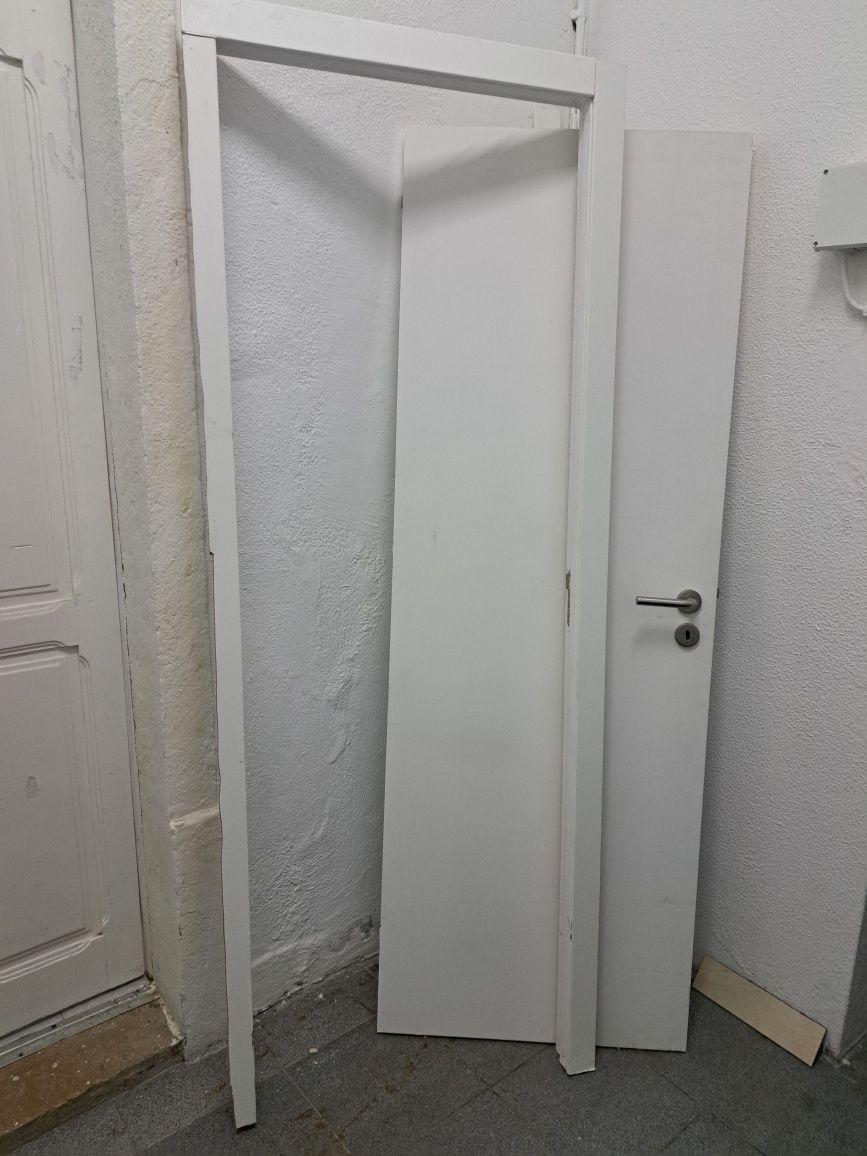 Porta interior com fechadura