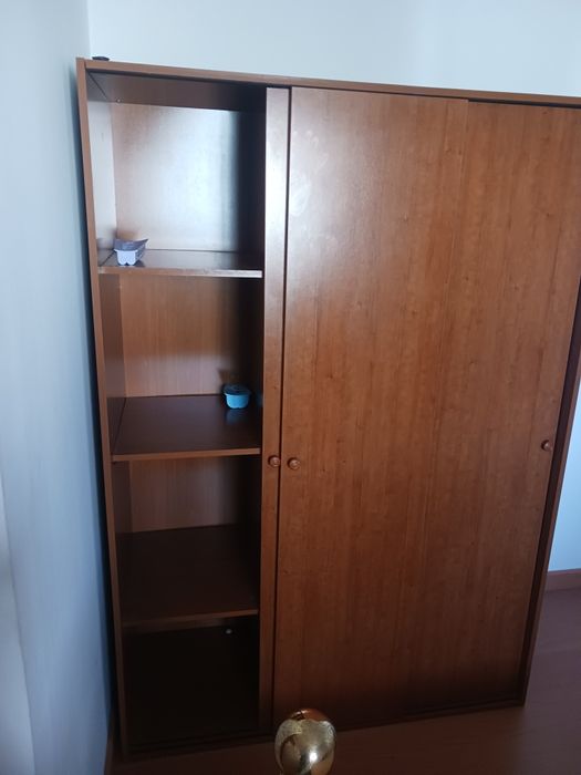 Vendo Cama e Roupeiro