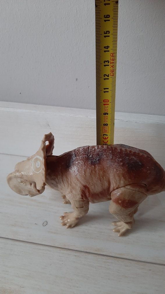 Dinozaur Triceratops wydaje dźwięki