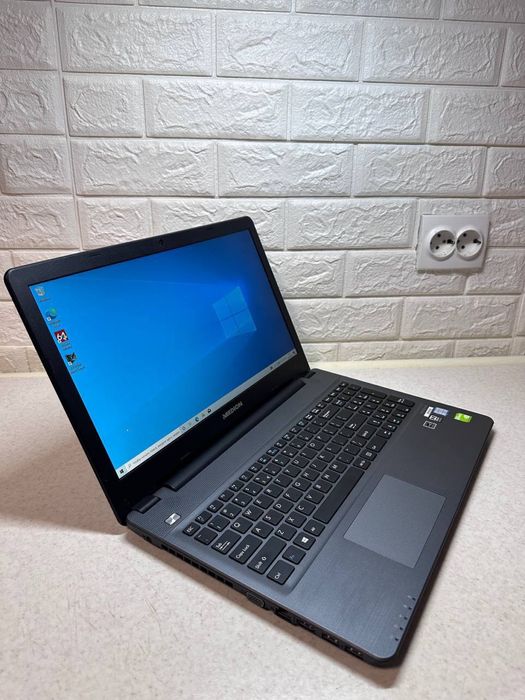 Ноутбук Medion Akoya P6660