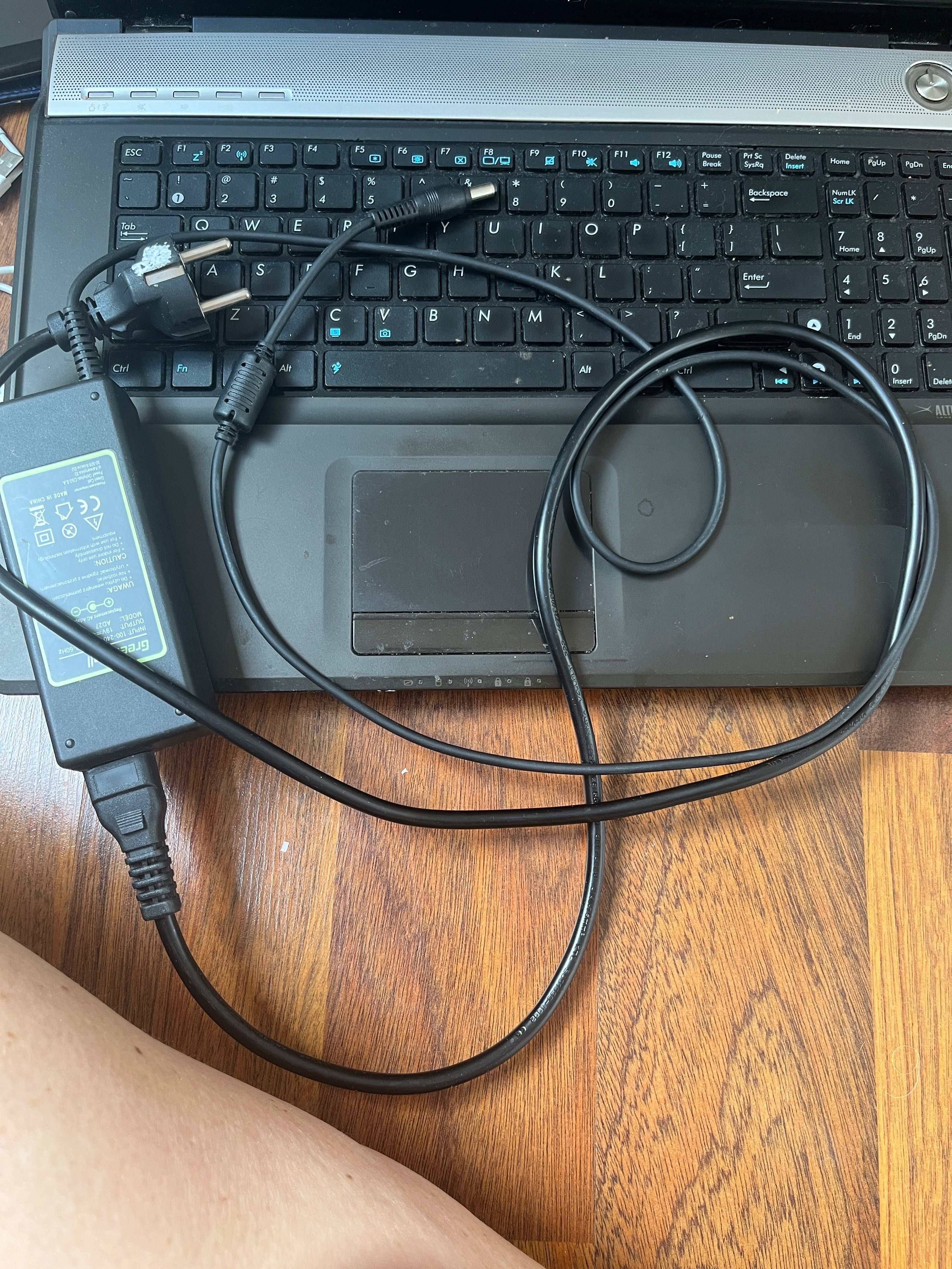 ASUS N71J  17” Obudowa i ładowarka